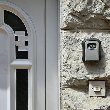 Guest House With Garden - Zuvan Split Exterior photo