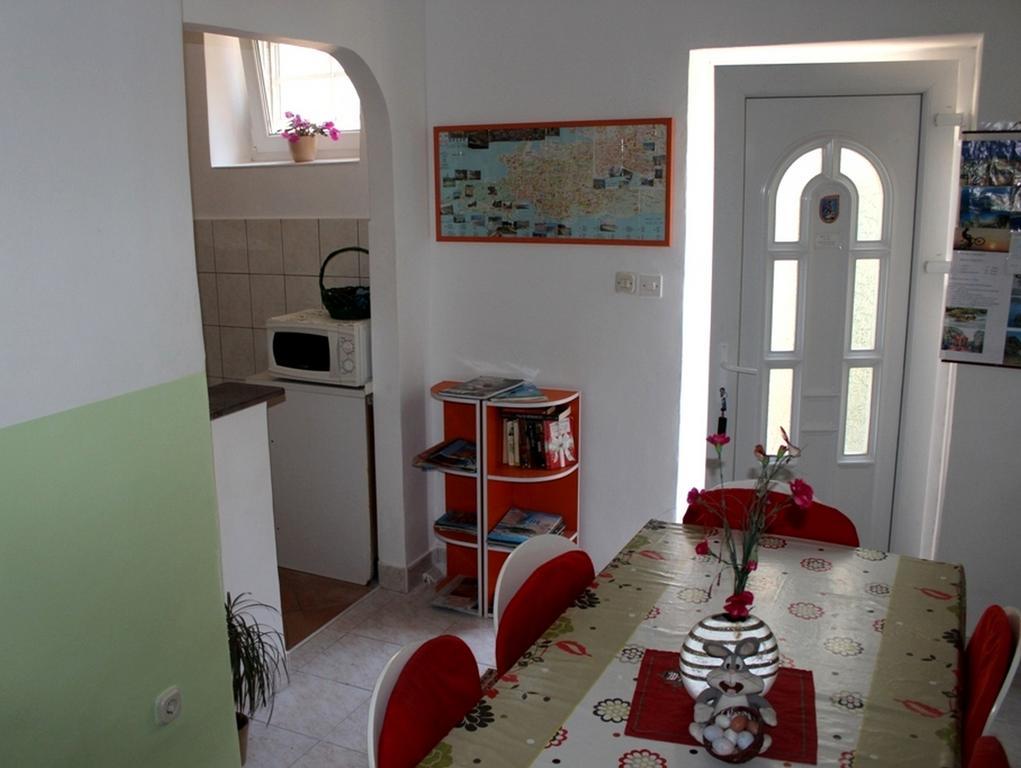 Guest House With Garden - Zuvan Split Exterior photo