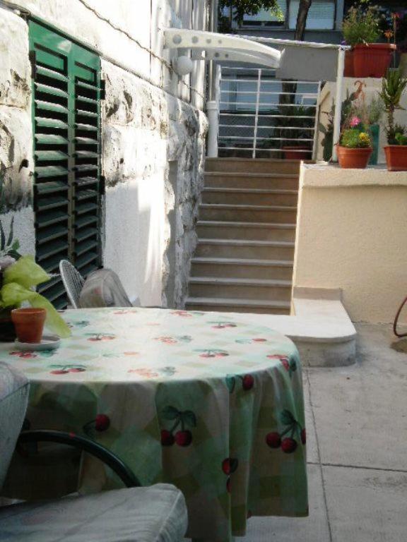 Guest House With Garden - Zuvan Split Exterior photo