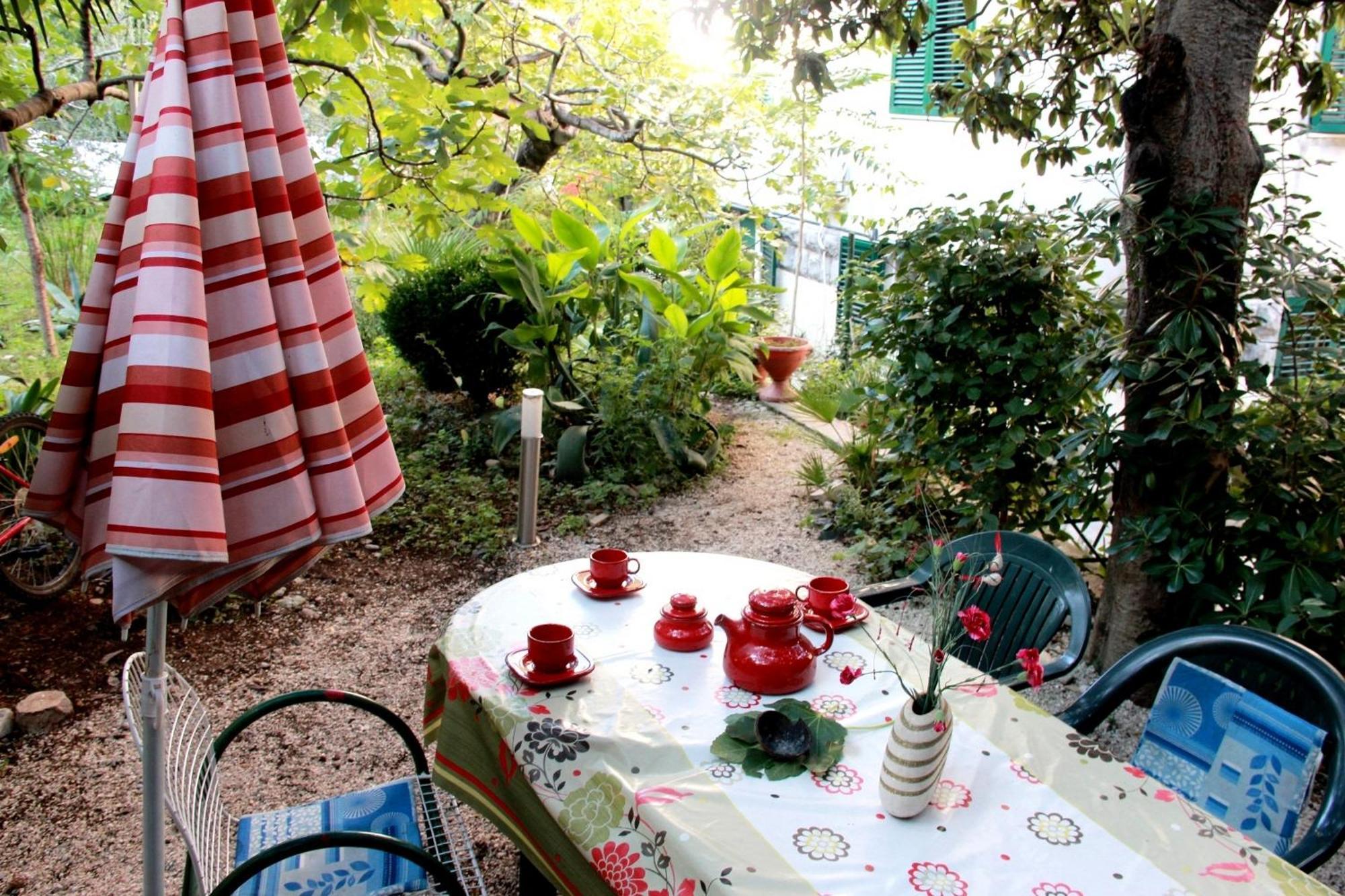 Guest House With Garden - Zuvan Split Room photo