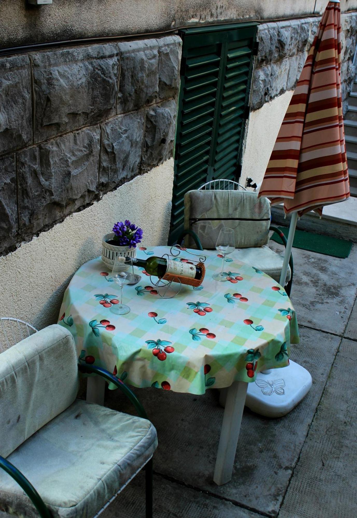 Guest House With Garden - Zuvan Split Room photo