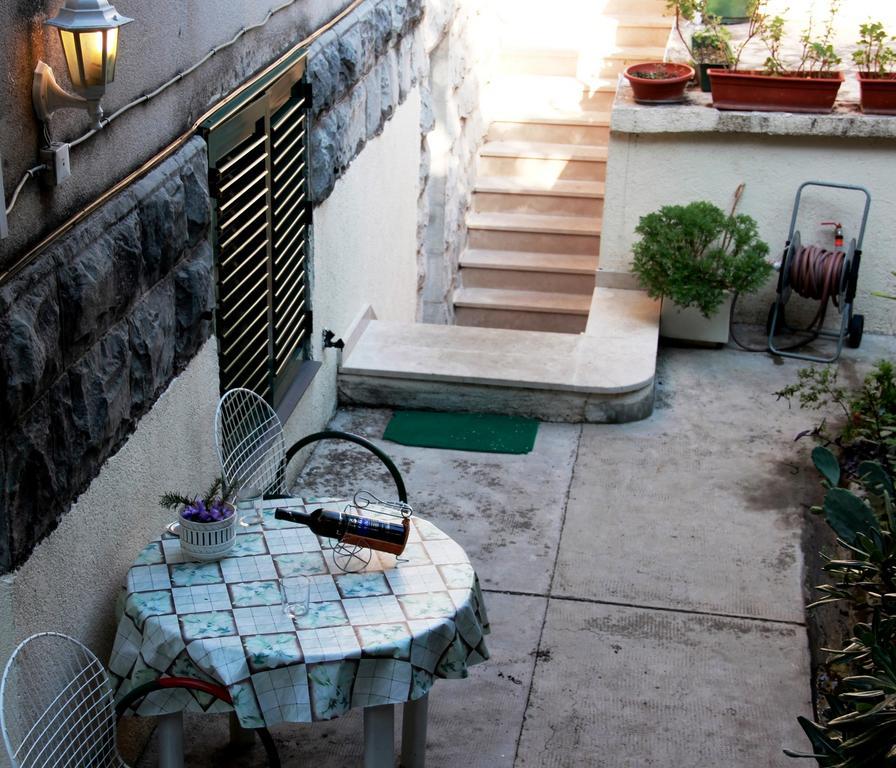 Guest House With Garden - Zuvan Split Exterior photo