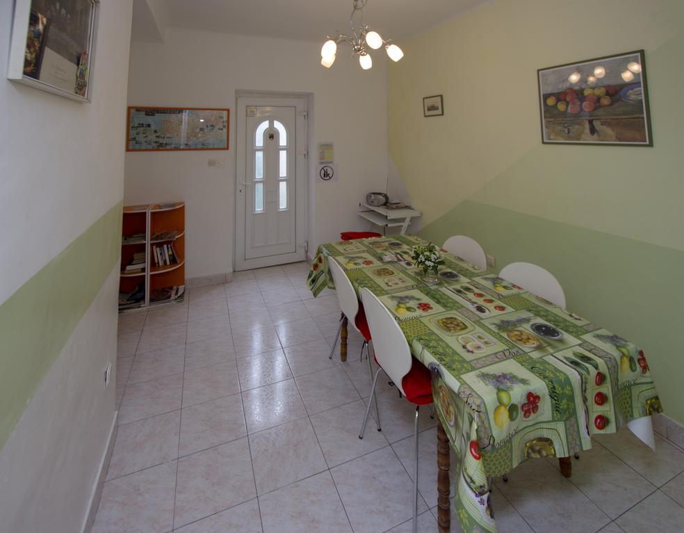 Guest House With Garden - Zuvan Split Exterior photo