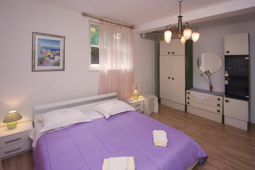 Guest House With Garden - Zuvan Split Exterior photo