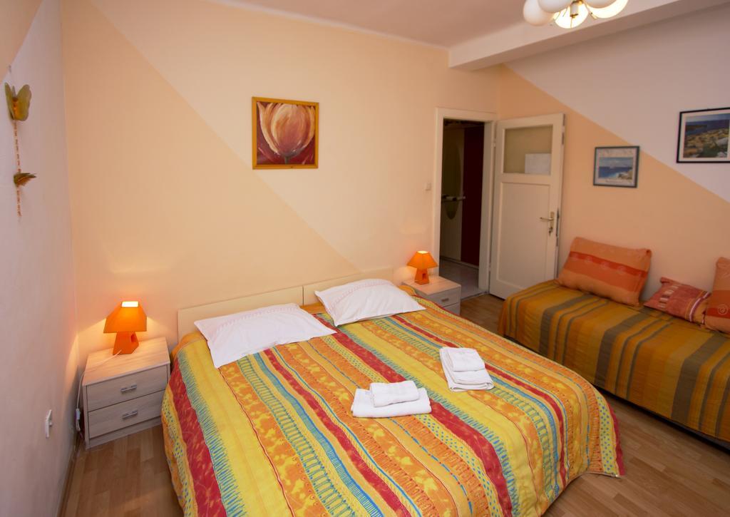 Guest House With Garden - Zuvan Split Exterior photo