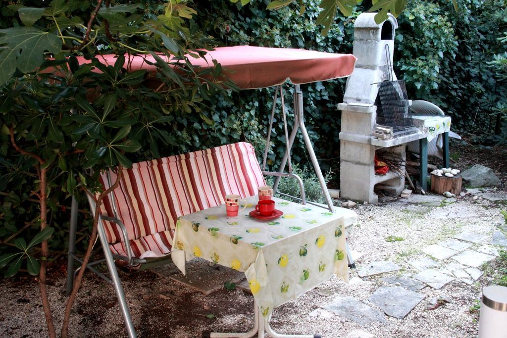 Guest House With Garden - Zuvan Split Exterior photo