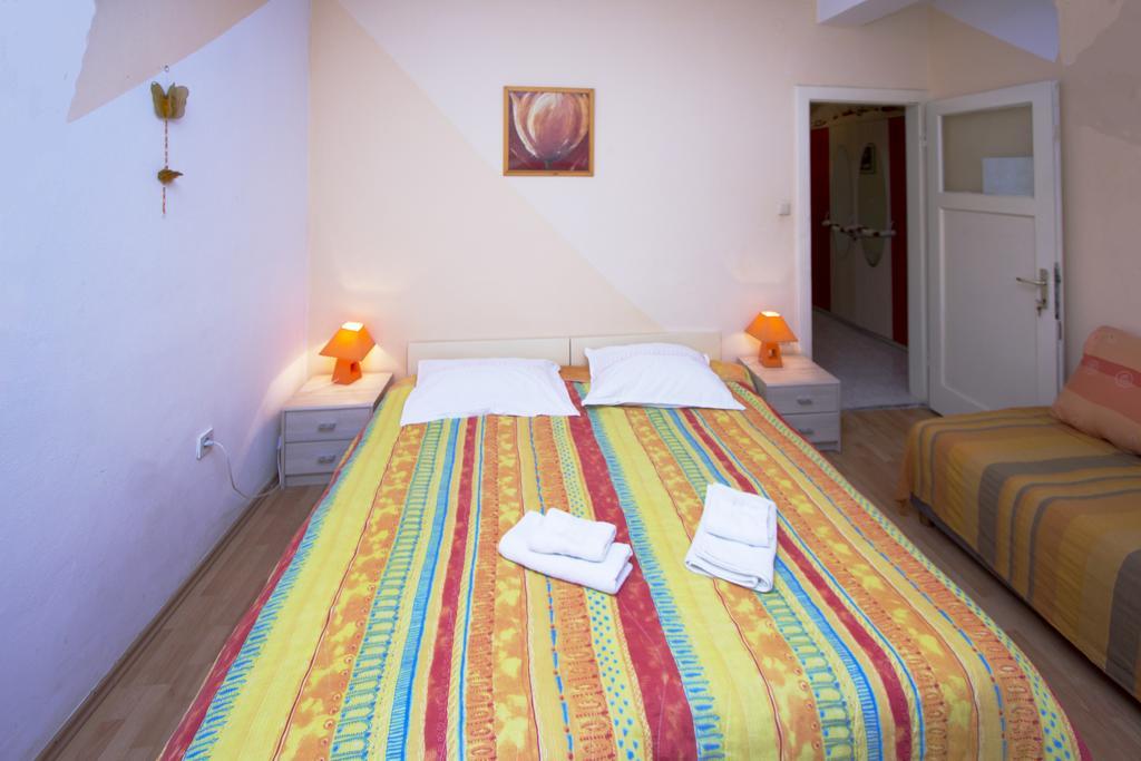 Guest House With Garden - Zuvan Split Exterior photo