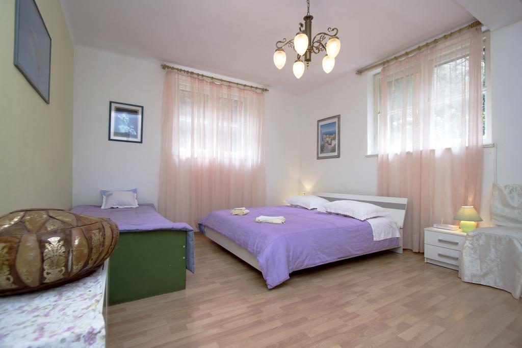 Guest House With Garden - Zuvan Split Exterior photo