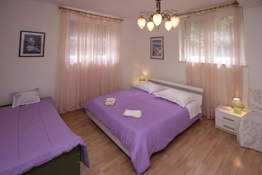 Guest House With Garden - Zuvan Split Exterior photo