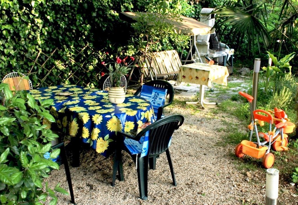 Guest House With Garden - Zuvan Split Exterior photo