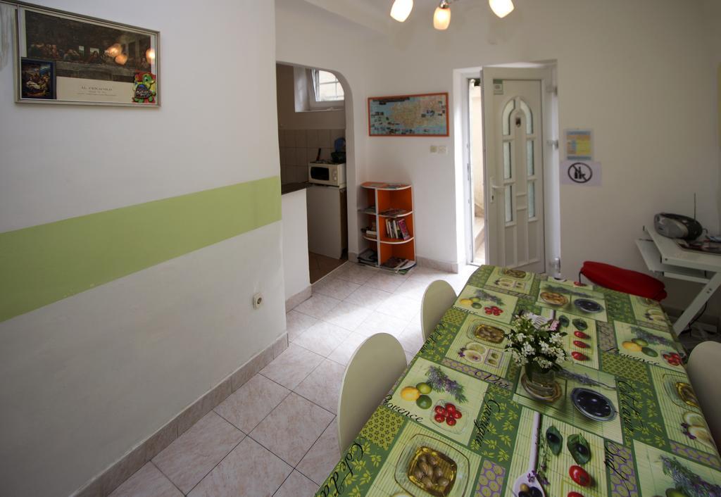 Guest House With Garden - Zuvan Split Exterior photo