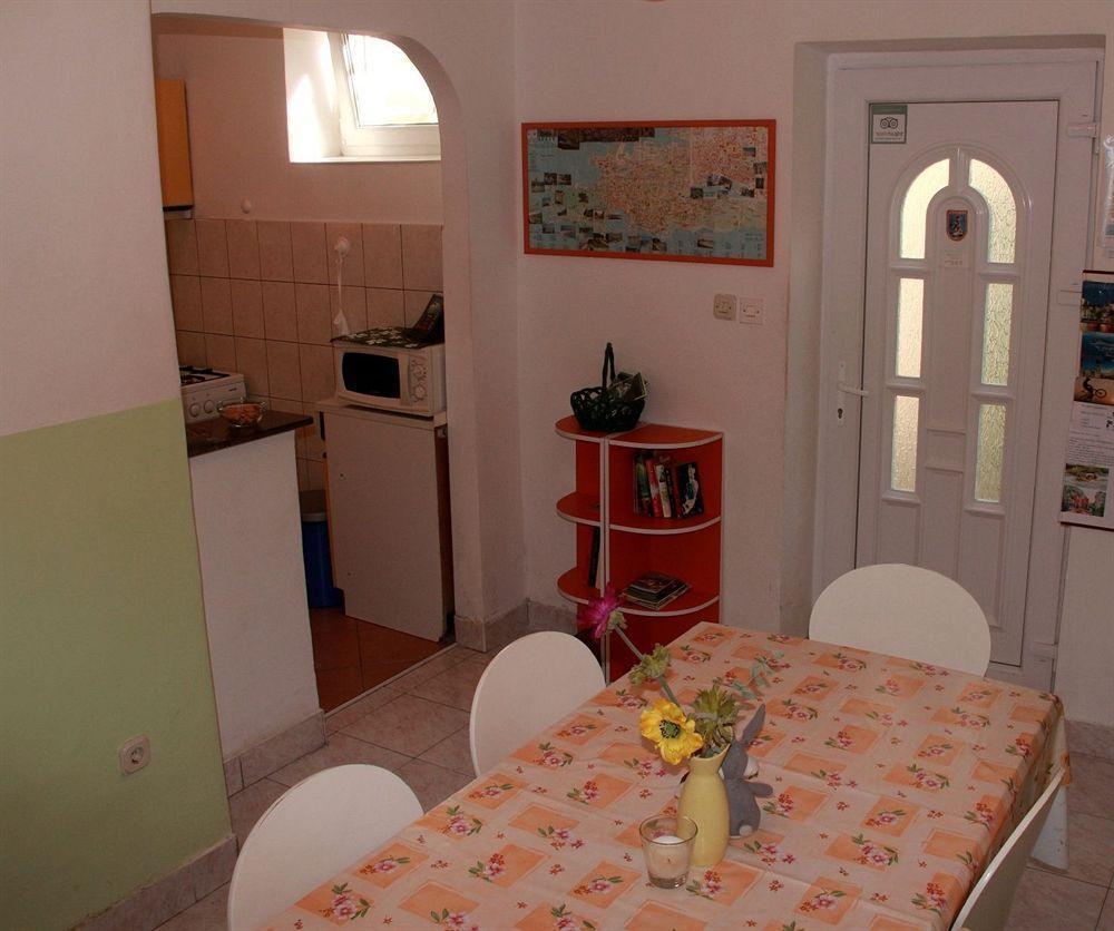 Guest House With Garden - Zuvan Split Exterior photo