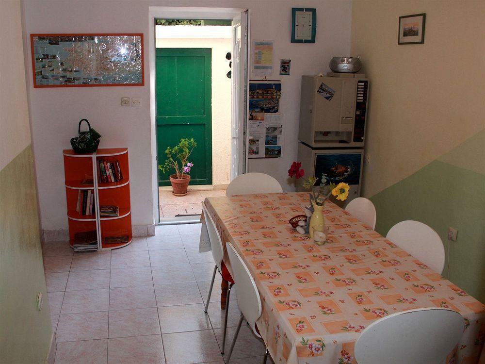 Guest House With Garden - Zuvan Split Exterior photo