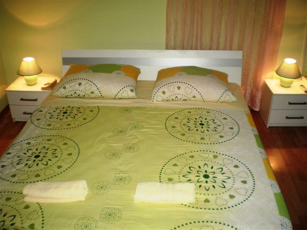 Guest House With Garden - Zuvan Split Exterior photo
