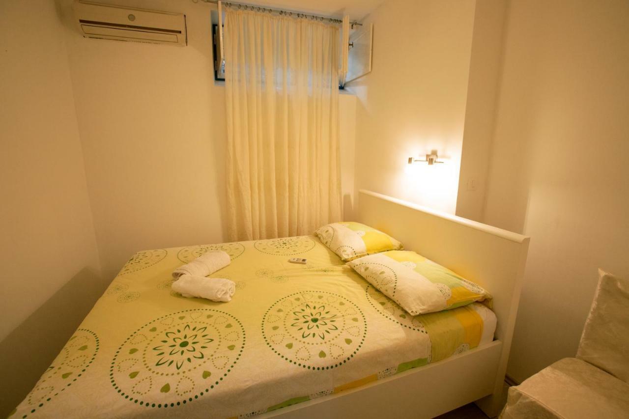Guest House With Garden - Zuvan Split Exterior photo