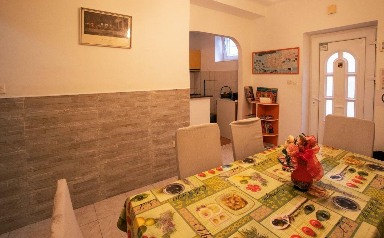 Guest House With Garden - Zuvan Split Exterior photo
